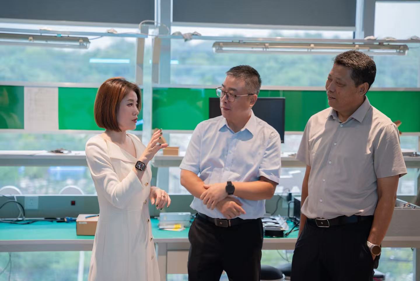 极能核新闻图片 - 2025年9月17日领导及嘉宾参观极能核公司